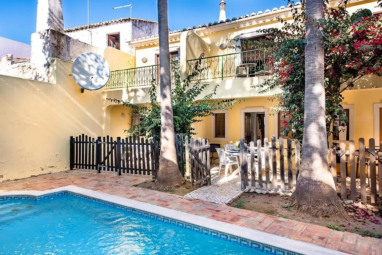 Casa Central Tavira 0*,